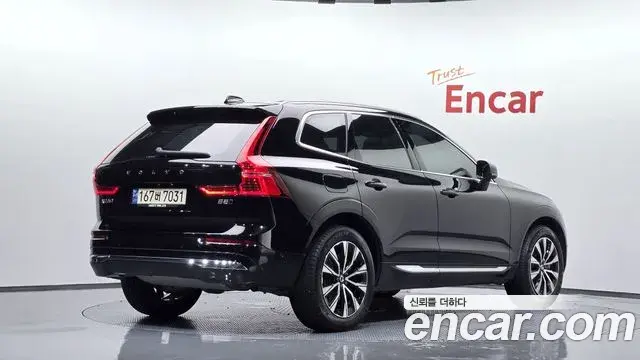 Volvo XC60 2023 — Photo 26/36