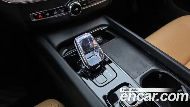 Volvo XC60 2023 — Photo 7/36
