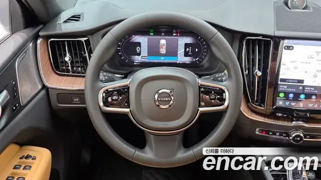 Volvo XC60 2023 — Photo 35/36