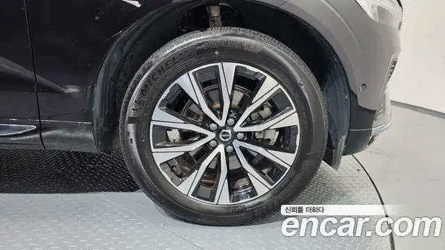 Volvo XC60 2023 — Photo 27/36