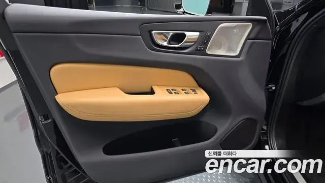 Volvo XC60 2023 — Photo 23/36