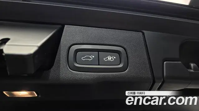 Volvo XC60 2023 — Photo 12/36