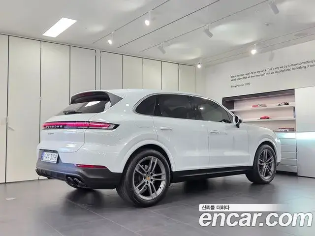 Porsche Cayenne 2023 — Photo 1/20