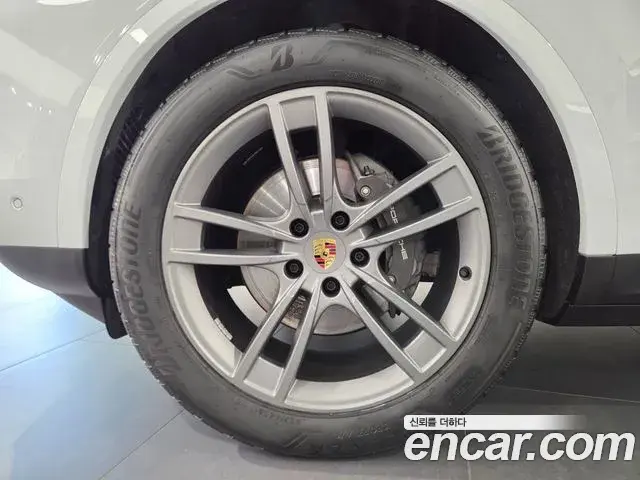 Porsche Cayenne 2023 — Photo 4/20
