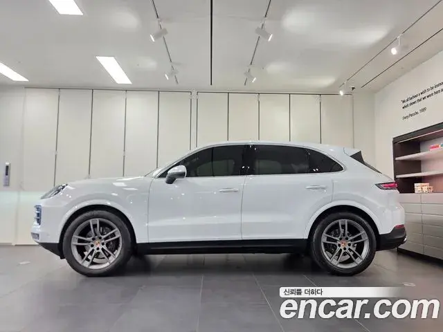 Porsche Cayenne 2023 — Photo 5/20