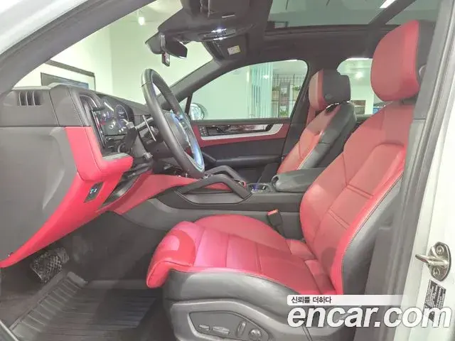 Porsche Cayenne 2023 — Photo 9/20