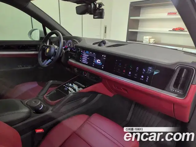 Porsche Cayenne 2023 — Photo 7/20