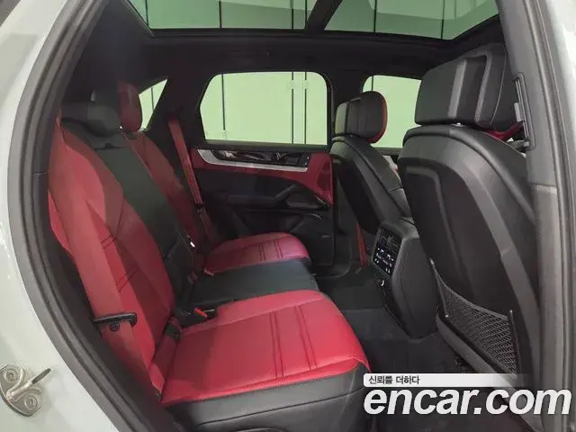Porsche Cayenne 2023 — Photo 12/20