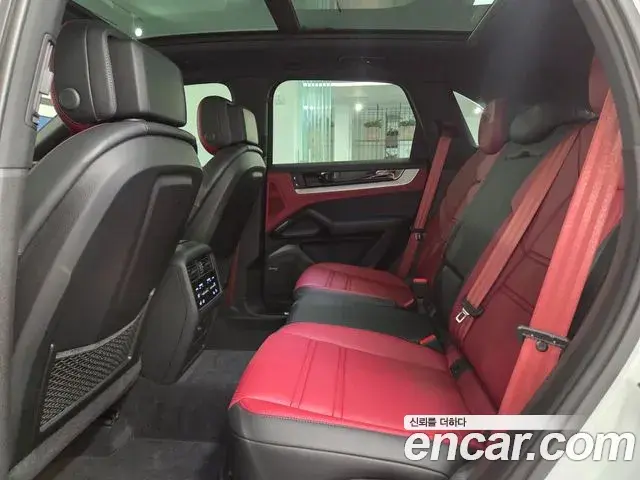 Porsche Cayenne 2023 — Photo 13/20