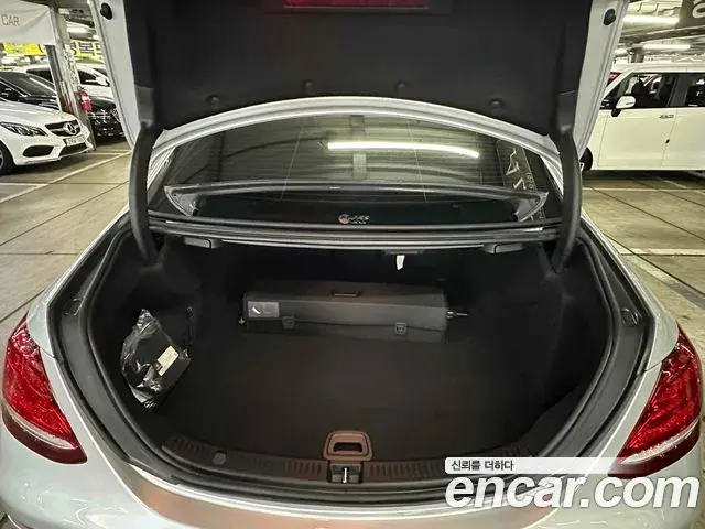 Mercedes-Benz E-Class 2018 — Фото 19/20