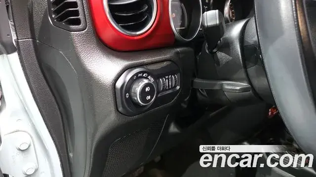 Jeep Wrangler 2023 — Фото 18/20