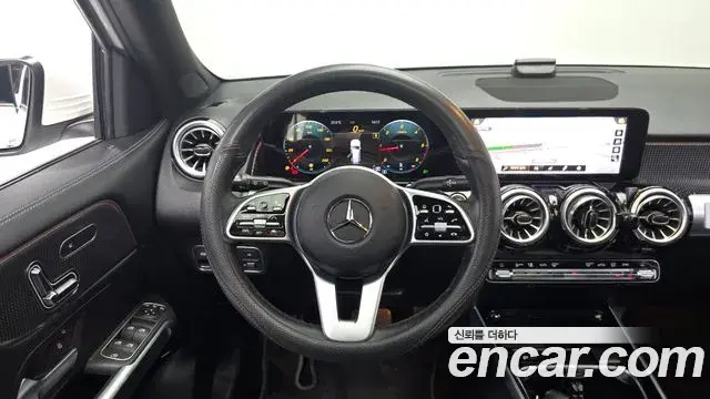 Mercedes-Benz GLB-Class 2022 — ფოტო 13/20