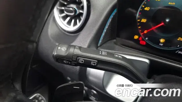 Mercedes-Benz GLB-Class 2022 — ფოტო 18/20