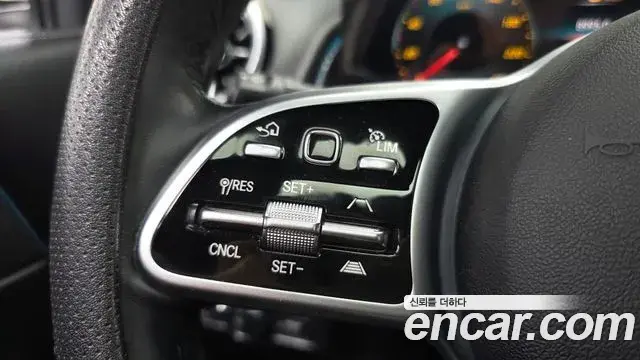 Mercedes-Benz GLB-Class 2022 — ფოტო 19/20
