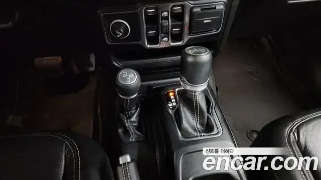Jeep Wrangler 2019 — Фото 9/20