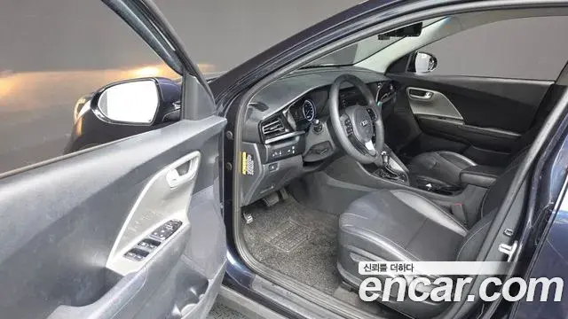 Kia Niro 2020 — Фото 8/19