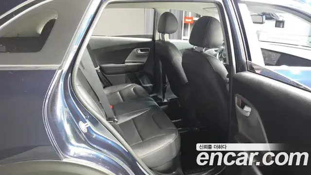 Kia Niro 2020 — Фото 10/19