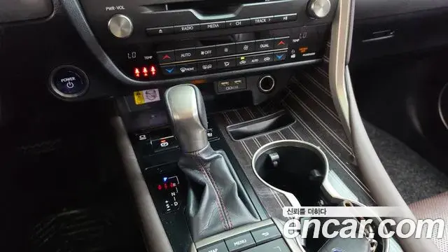 Lexus RX450h 2021 — Şəkil 9/20