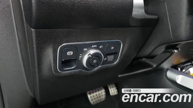 Mercedes-Benz GLB-Class 2020 — Фото 15/20