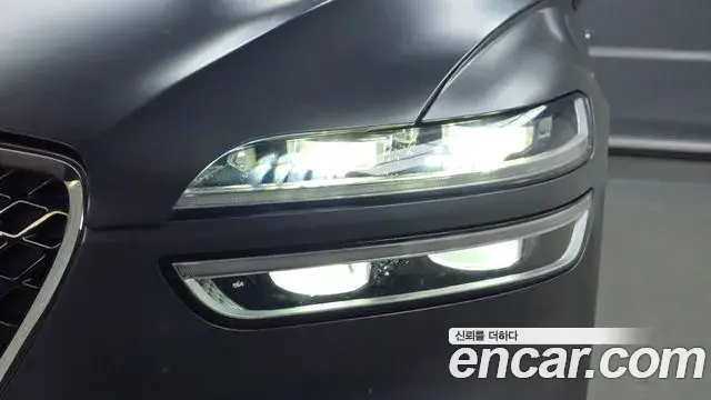 Genesis GV70 2021 — Photo 27/33
