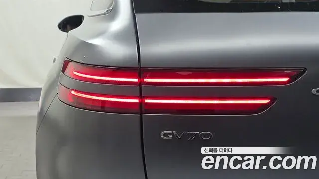 Genesis GV70 2021 — Photo 19/33