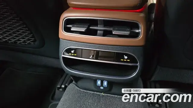 Genesis GV70 2021 — Photo 20/33