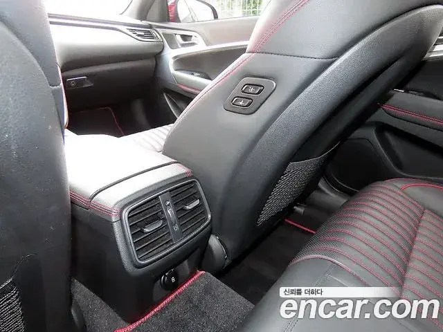 Genesis G70 2019 — Photo 16/20
