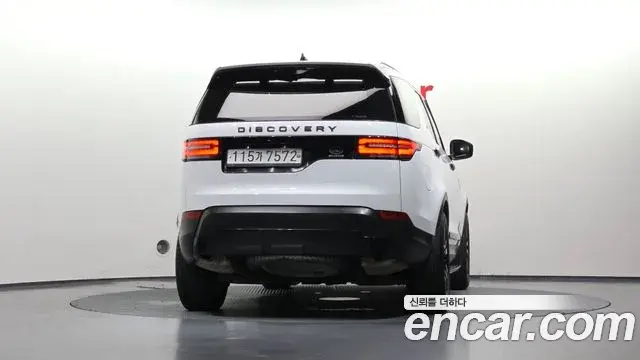 Land Rover Discovery 5 2019 — Şəkil 8/25