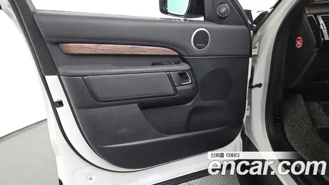 Land Rover Discovery 5 2019 — Şəkil 16/25