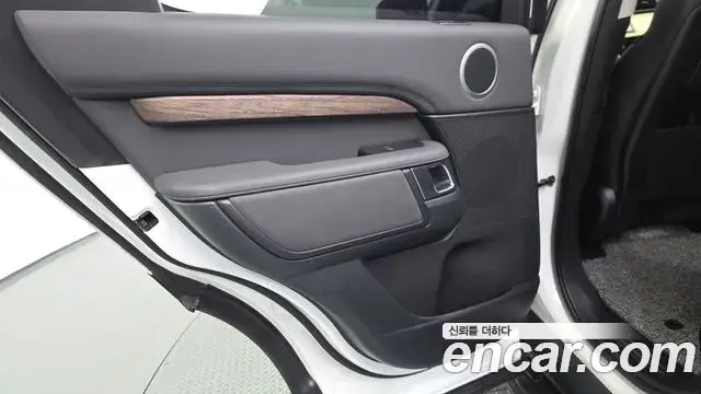 Land Rover Discovery 5 2019 — Şəkil 23/25