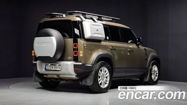Land Rover Defender 2020 — Фото 2/20