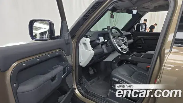 Land Rover Defender 2020 — Фото 10/20