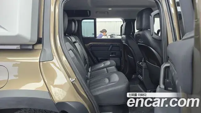 Land Rover Defender 2020 — Фото 11/20