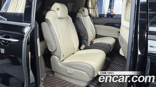 Kia Carnival 2023 — Фото 11/20