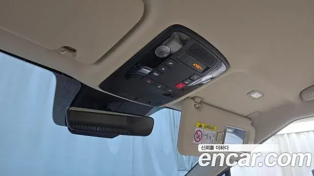 Kia Carnival 2023 — Фото 16/20