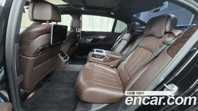 BMW 7 Series 2020 — Фото 13/20