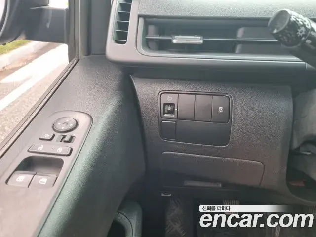 Hyundai Staria 2023 — Фото 12/17