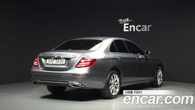 Mercedes-Benz E-Class 2018 — Фото 1/20