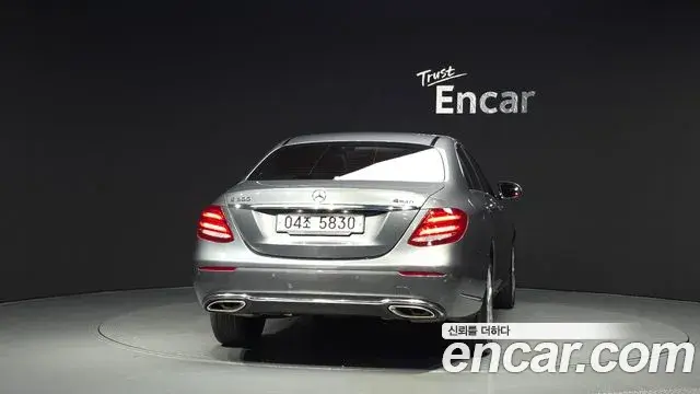 Mercedes-Benz E-Class 2018 — Фото 3/20
