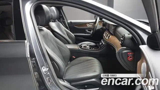 Mercedes-Benz E-Class 2018 — Фото 10/20
