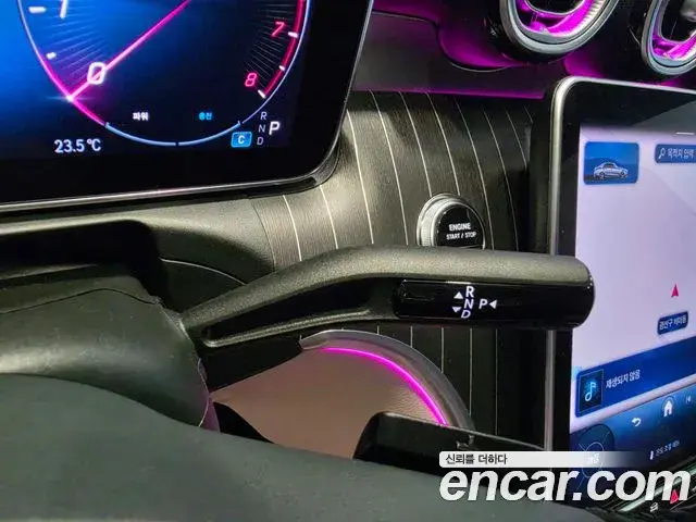 Mercedes-Benz C-Class 2025 — Photo 7/20