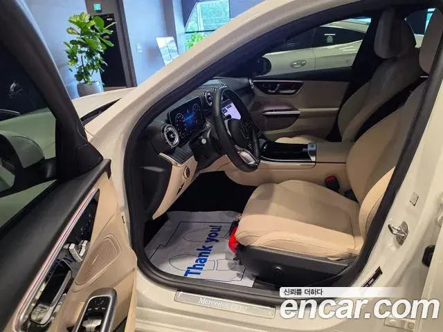 Mercedes-Benz C-Class 2025 — Photo 11/20