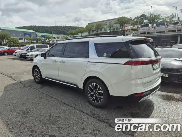 Kia Carnival 2021 — Фото 2/20