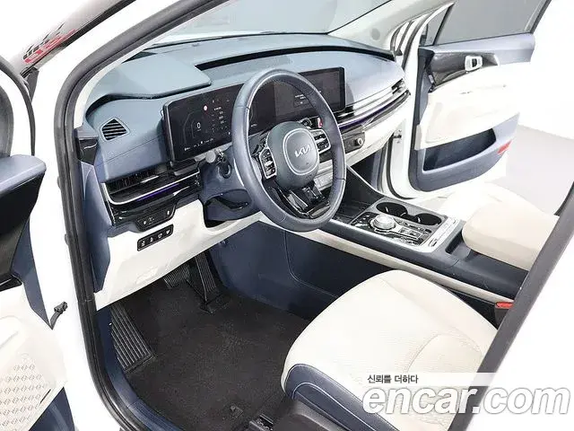 Kia Carnival 2024 — ფოტო 19/20