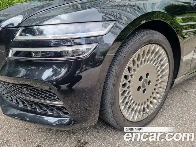 Genesis Electrified G80 2020 — Photo 4/18