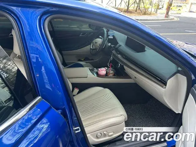 Genesis Electrified G80 2021 — Photo 3/8