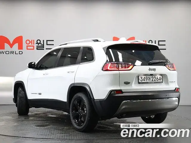 Jeep Cherokee 2020 — Фото 2/20