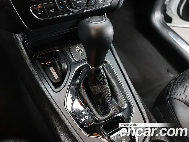 Jeep Cherokee 2020 — Фото 8/20