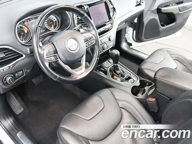 Jeep Cherokee 2020 — Фото 16/20