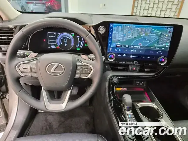 Lexus NX450h+ 2025 — Photo 2/15